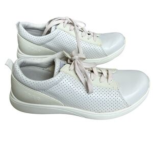 TRAQ Alegria Qest Perf White Lace Sneaker Shoes Womens 39 TRA-QES-5100 NO INSERT